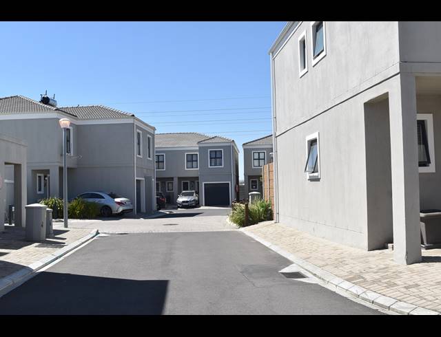 3 BEDROOM DUPLEX SOLD IN PARKLANDS NORTH